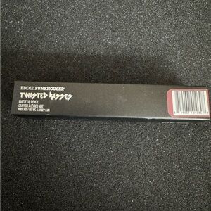 EDDIE FUNKHOUSER® 

TWISTED KISSES MATTE LIP PENCIL